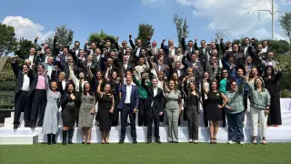 130 colaboradores de TV Azteca recibiendo el galardón “Vida y Movimiento”.