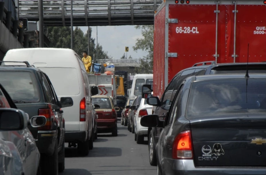 El accidente se registró a la altura del kilómetro 19, en los límites del Estado de México con el Distrito Federal