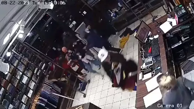 VIDEO Ola de disturbios y saqueos en Argentina vacían en minutos tiendas en Buenos Aires