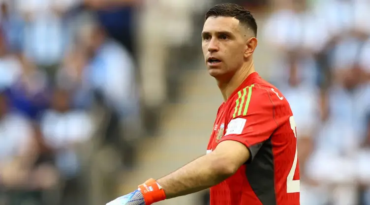 Dibu Martínez lanzó advertencia a la Selección Mexicana