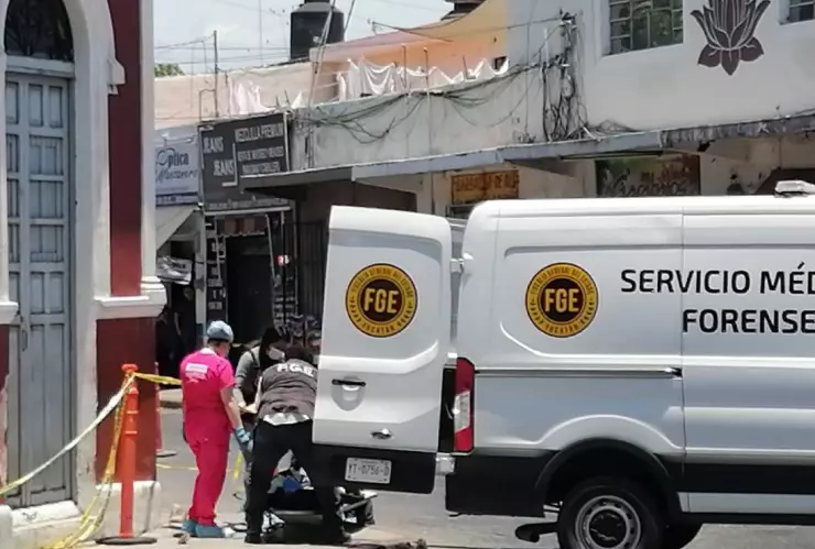 Hallan cuerpo sin vida de sexagenario en calles del centro de Mérida.