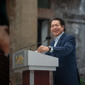 Mario Delgado confirma restricción total de celulares y tabletas en educación básica.