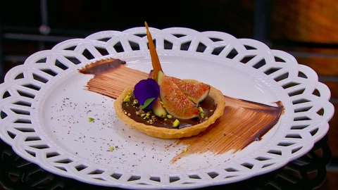 Tartaleta de chocolate, romero e higos.