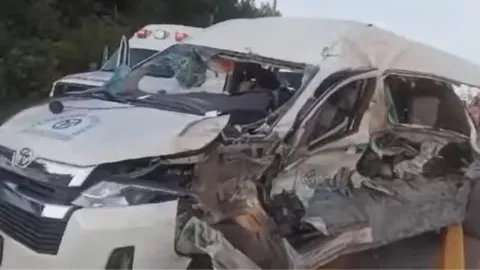 Quintana-Roo-accidente-abuela-madre-nieta-volcadura-combi