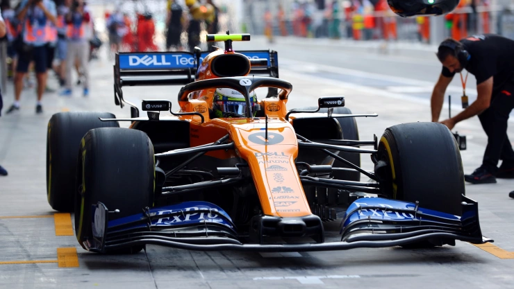 Foto de archivo. Lando Norris de McLaren practica en el circuito Yas Marina de Abu Dabi, antes de una carrera de Fórmula 1.