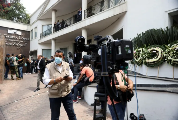 Velan restos de _Chabelo_ en funeraria en la CDMX