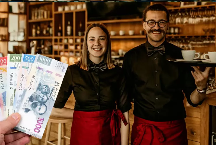 Aprueban salario mínimo a personas que solo ganan propinas