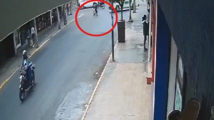 Combi atropelló a madre e hijo en Tehuacán, Puebla