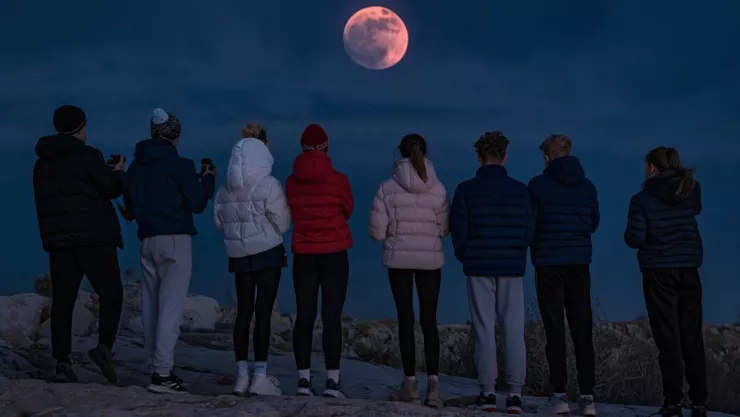 ¿Cuáles son los riesgos para la vista al mirar el eclipse lunar 2025 directamente?.jpg