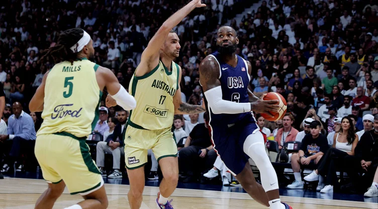 LeBron James con Estados Unidos ante Australia