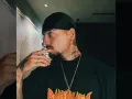 Maluma de perfil.jpg