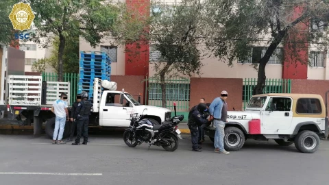 descargan tarimas.jpg