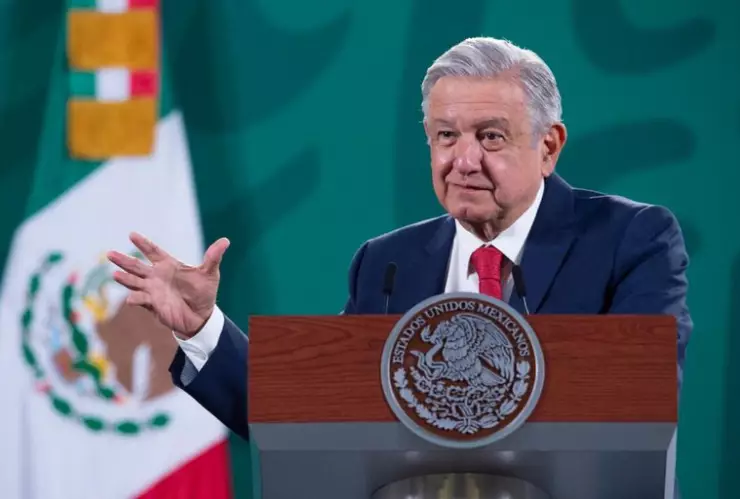 A través de redes sociales, AMLO confirmó que esta contagiado y sus síntomas son leves pero ya está en tratamiento médico.