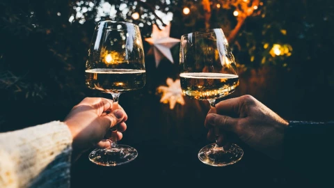 Estos riesgos tiene tomar un licor espec&iacute;fico durante la Navidad