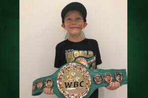 Bridger Walker niño campeon del consejo mundial de boxeo