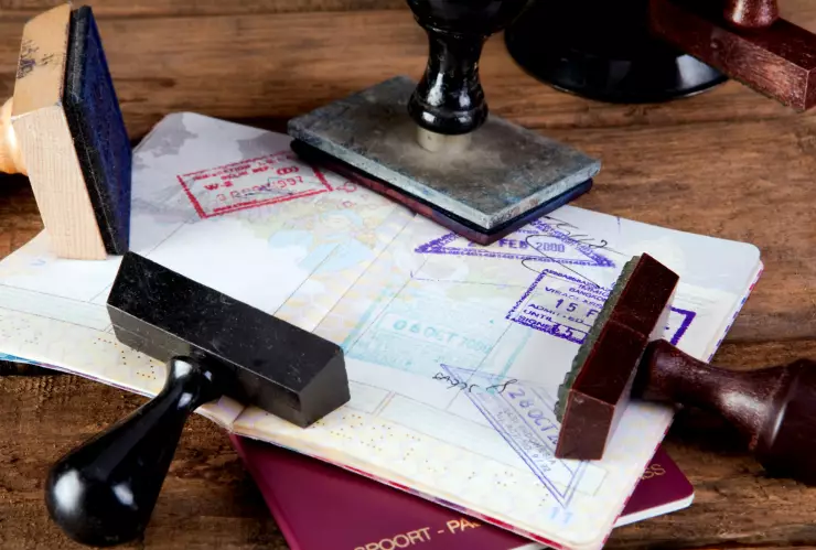 Oficiales consulares tienen la potestad de evaluar las condiciones médicas de los solicitantes y negar visas si consideran que pueden ser una carga para la nación