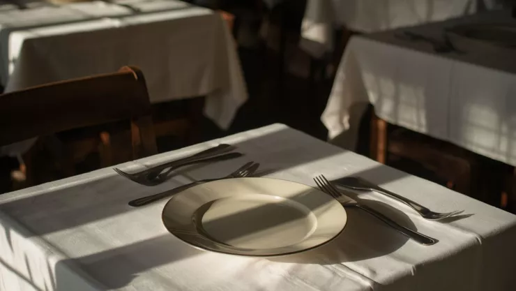 3 ideas elegantes para reemplazar los manteles de tu comedor y darle un toque de glamour en 2026