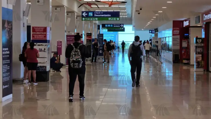 Aeropuerto de Mérida cancela 33 vuelos ante posible llegada del Huracán Beryl a Yucatán
