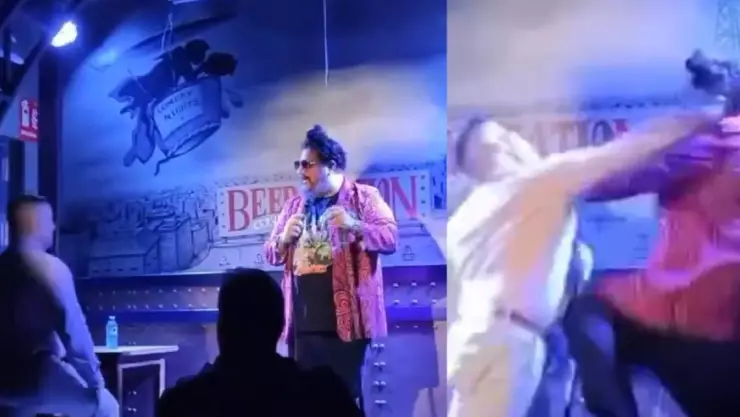 Cachetean al comediante Jaime Caravaca en pleno show.jpg