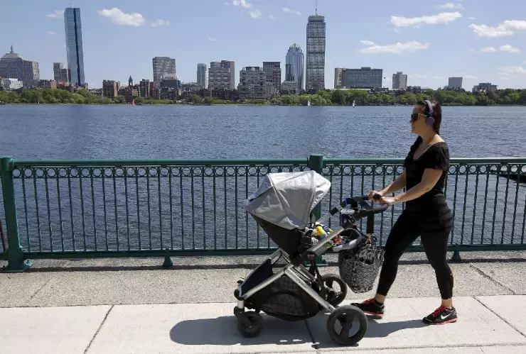 Corea del Sur padece escasez de pediatras debido a que ya no se considera una especialidad funcional para el futuro debido a la falta de niños.