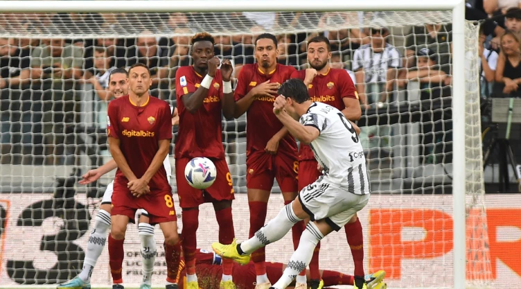 Golazo de Vlahovic en el partido entre Juventus y Roma