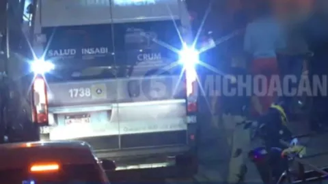 Filtran VIDEO en el que se desata riña en Michoacán con armas punzocortantes; hay múltiples heridos.jpg