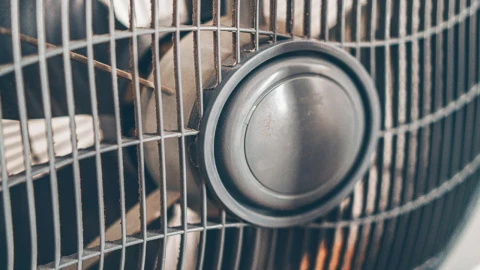 qué pasa si duermo con el ventilador encendido toda la noche