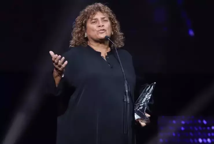 ¿Qué fue de la vida de Denisse de Kalafe, cantante del himno del “Día de las Madres”