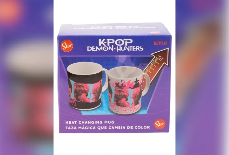 Estas 7 tazas y termos son perfectos para transportar tus bebidas calientes y son perfectos para un fan de k-pop Demon Hunters.