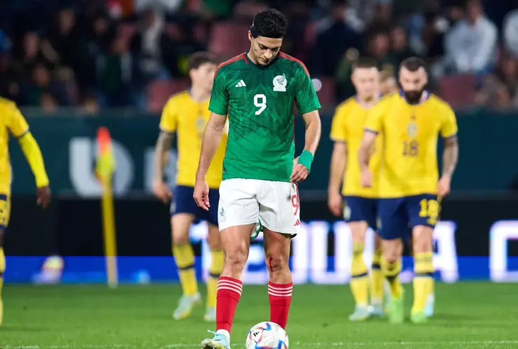Raúl Jiménez durante el partido ante Suecia