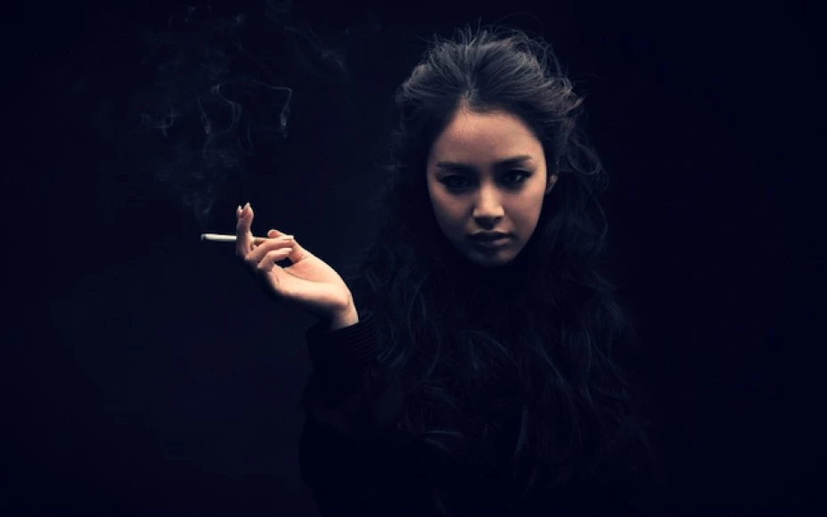 Se observa un aumento de tabaquismo en mujeres y jóvenes: la edad inicial de consumo, que era de 17 años, ahora está en 13
