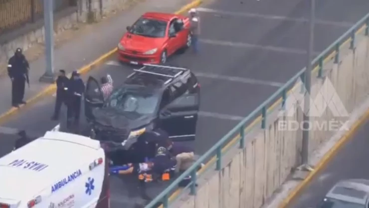 Hombre persigue y atropella a ladrones tras asalto en Naucalpan