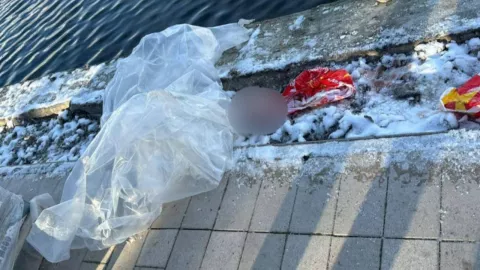 Investigan caso de menor localizado sin vida en mochila abandonada