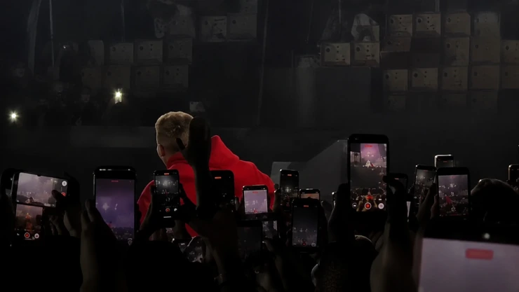 Harry Styles resbala durante concierto en Ciudad de México