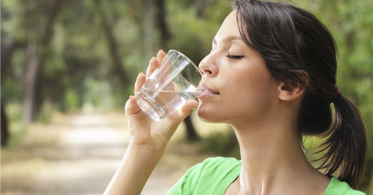 5 razones para empezar a tomar agua