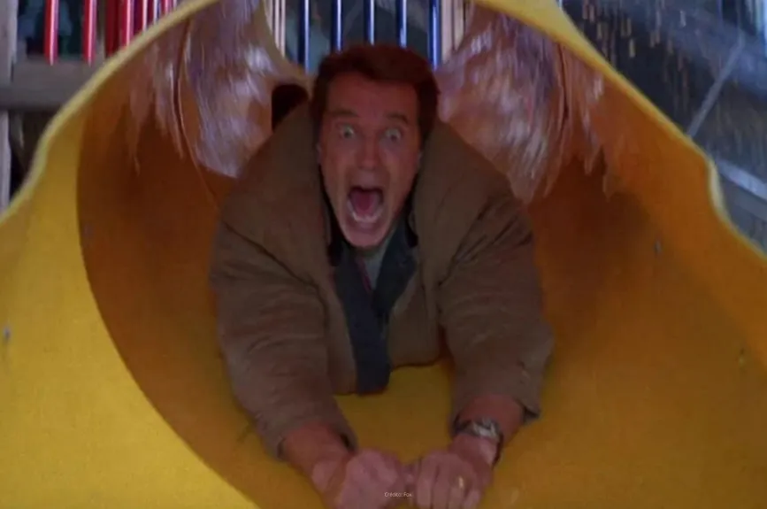 Escena de la película ‘El Regalo Prometido’ (Jingle All The Way) por Azteca 7.