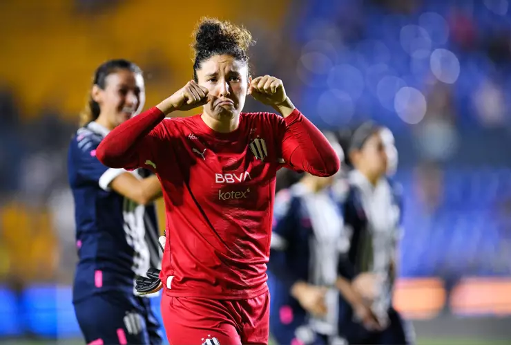 Burlas de Alejandría Godínez (Rayadas) en el Clásico Regio