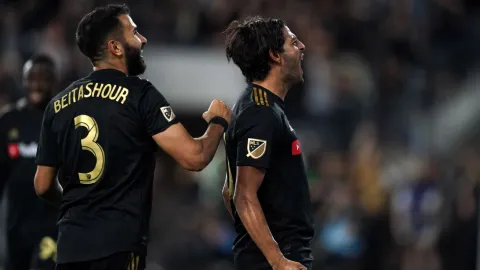 El jugador mexicano Carlos Vela celebra una anotación con el equipo LAFC: Imagen: Reuters