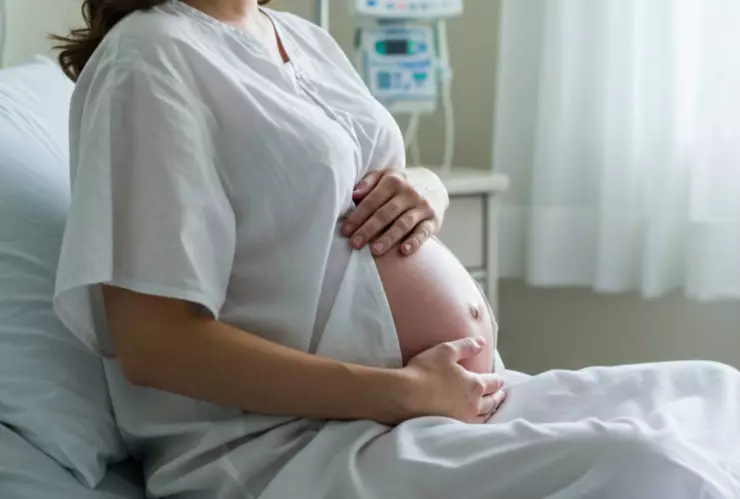 Embarazo Ectópico_ Causas, síntomas y por qué ocurre fuera del útero.jpg