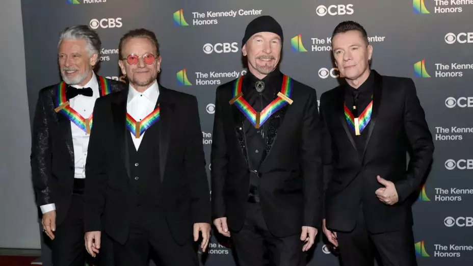 La banda irlandesa U2 en el Kennedy Center Honors en Washington en 2022.