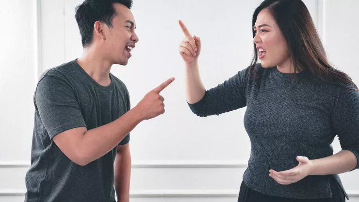 Discusi&oacute;n de pareja en la calle tiene un final &eacute;pico e inesperado. (VIDEO)