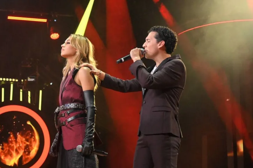 El cuarto dueto de la noche estuvo encabezado por Mar Lara y Mario Girón, quienes nos deleitaron con la canción “Recuérdame” de Marc Anthony y Natalia Jiménez.