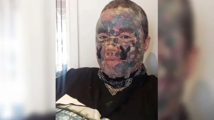 Madre no puede conseguir trabajo por sus tatuajes