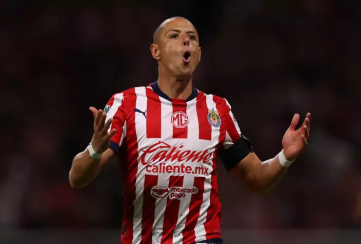 Chicharito es baja de Chivas para partido de pretemporada