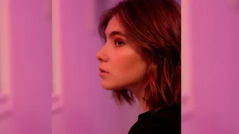 3 cortes de pelo que hacen ver más jóvenes a mujeres de 50 a 60 años de cara redonda y son fáciles de peinar Choppy Bob