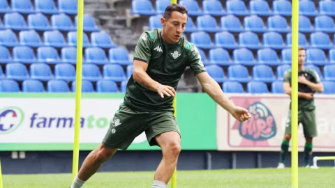 Andr&eacute;s Guardado con el Betis