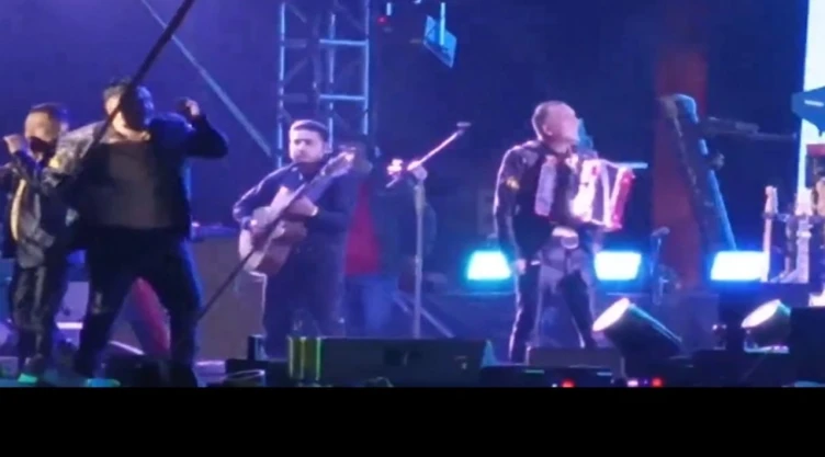 VIDEO_-Así-irrumpieron-los-disparos-del-ataque-contra-_Don-Beto_-mientras-otra-banda-tocaba.webp