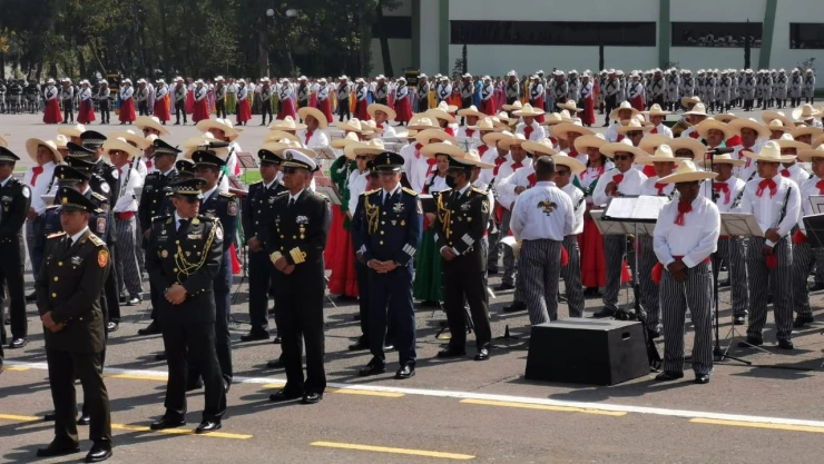 Destacan en desfile 2022 pueblos indígenas y Guardia Nacional