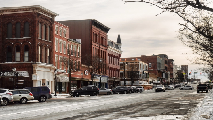 una vista de Owego, NY repleto de un paisaje invernal