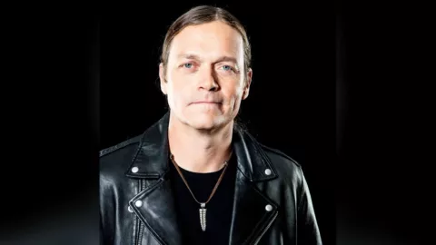 Última hora Muere vocalista de legendaria banda de rock; ¡tenía sólo 47 años!.jpg